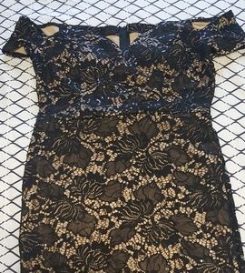 Off the shoulders lace sheath dress